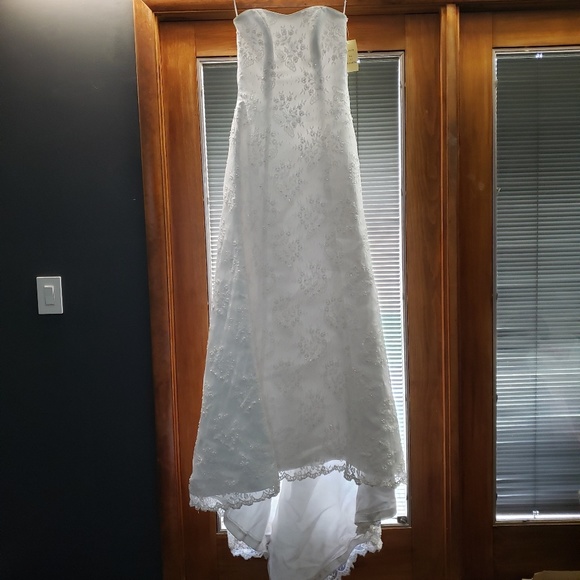 "Grace" Lace Wedding Dress - Picture 1 of 8
